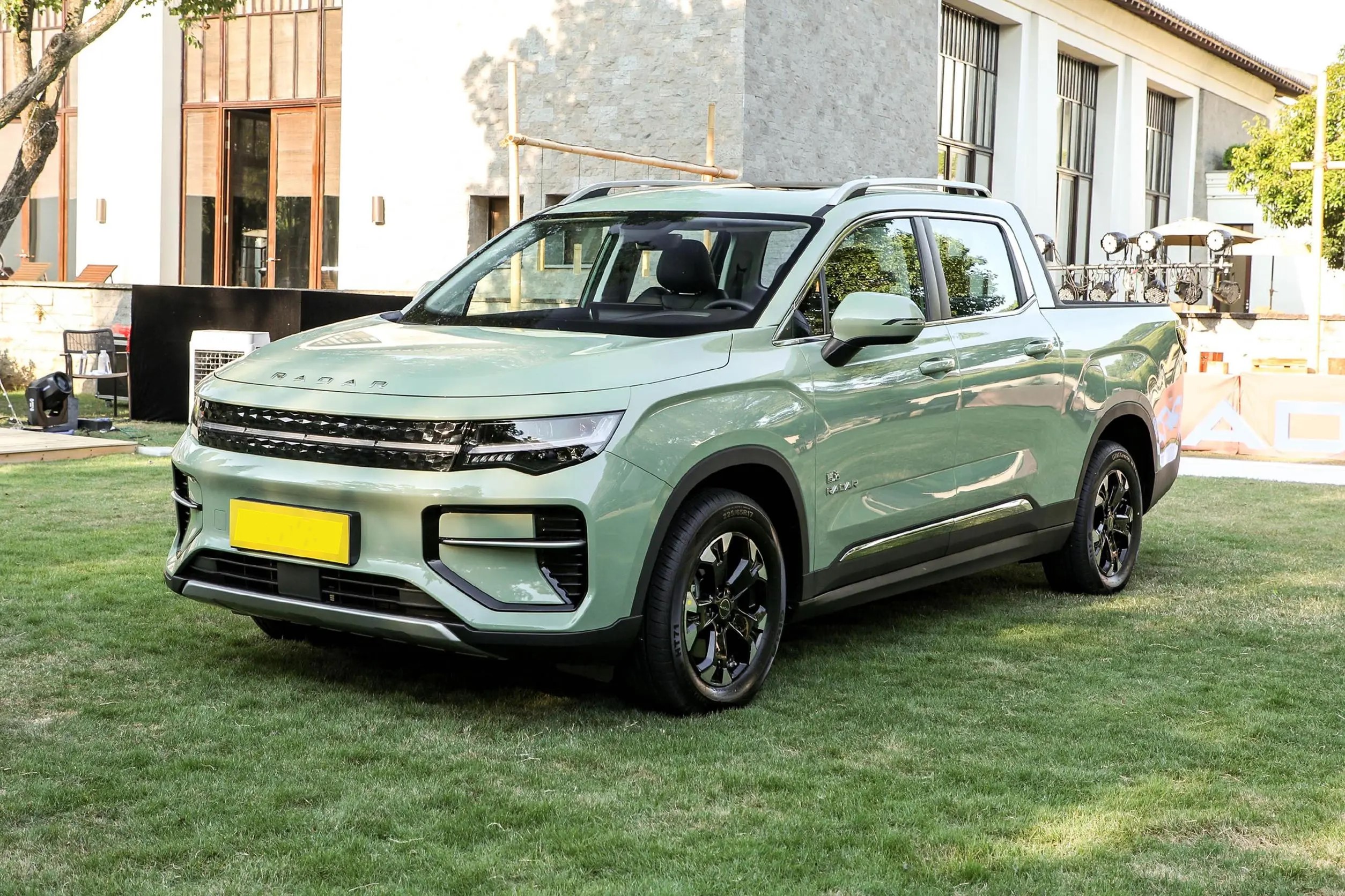 Geely Radar RD6 — Front View